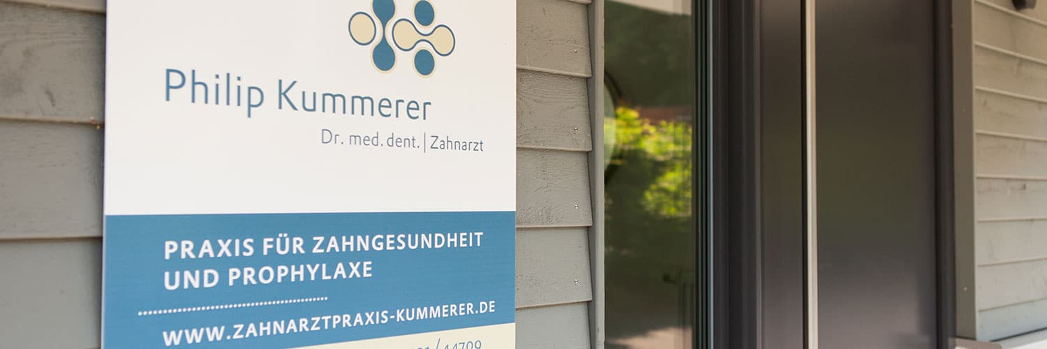 Aussenansicht Zahnarztpraxis Pinneberg von Zahnarzt Pinneberg Dr. Philip Kummerer - g4b